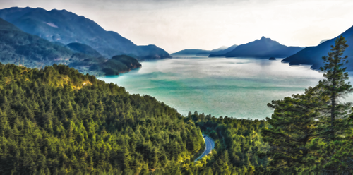 Surrealistisch bergpanorama lake