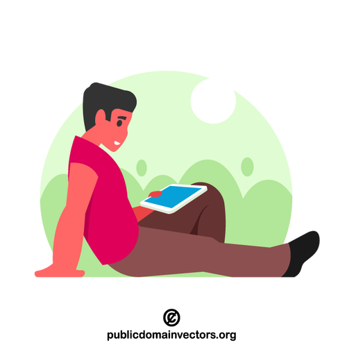 Mann, der ein Buch auf einem Tablet liest