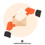 Hand nimmt Brief aus einem Umschlag heraus