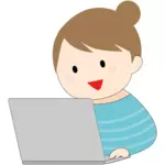 Nainen, joka työskentelee kannettavan tietokoneen kanssa