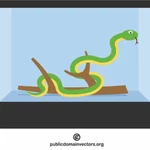 Змея внутри террариума