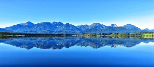 Surrealistisk innsjøen refleksjon