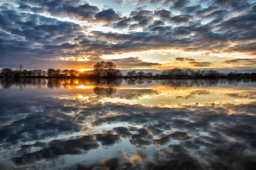 Lago do céu tempestuoso