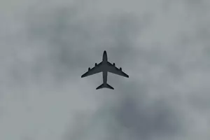 Pesawat hitam