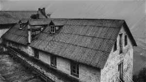 Eski siyah beyaz ev