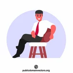 رجل مسترخي على الكرسي